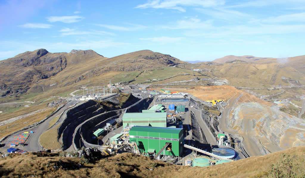 Salares Norte de Gold Fields proyecta sólida producción de oro de hasta 375,000 onzas en 2025