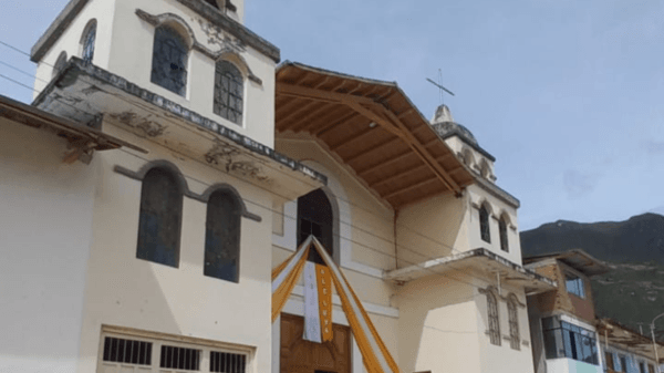 Restauración iglesia Quiches Áncash con apoyo de Minera Poderosa