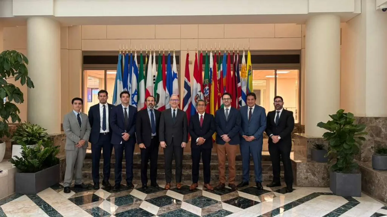 inversión minera y energética en Perú promovida por el ministro Waldir Ayasta en Estados Unidos.